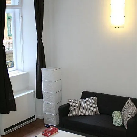 Kadar Budapest