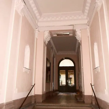 Kadar Budapest