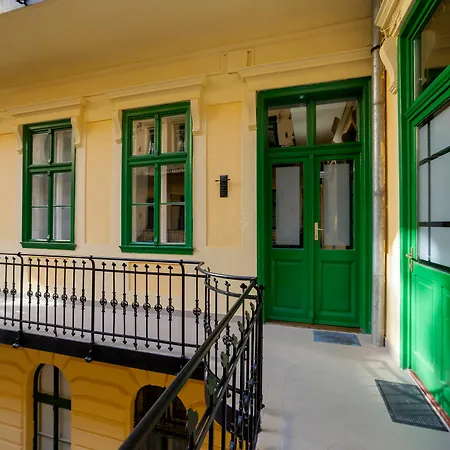 Kadar Budapest